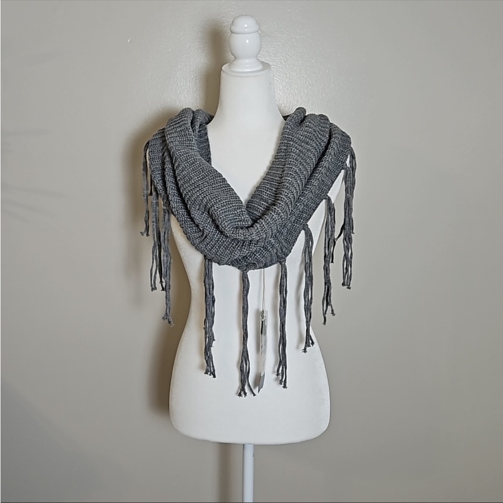 NWT QUAGGA Green Label Eternity Grey Knitted Infinity Scarf - Picture 9 of 9